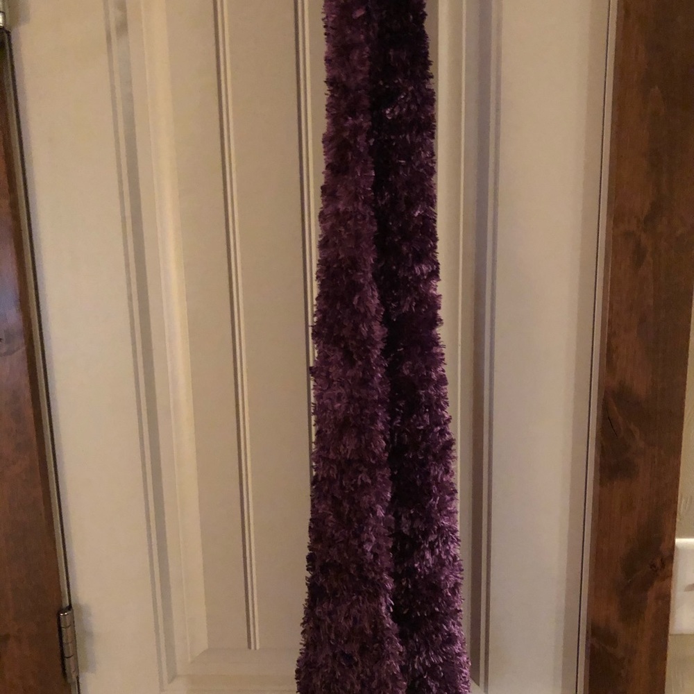 NWOT - Beautiful Purple Short Eyelash Yarn Scarf